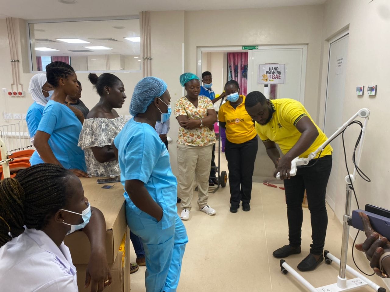 Phototherapie-Gerät für das Tetteh Quarshie Hospital Mampong/Ghana